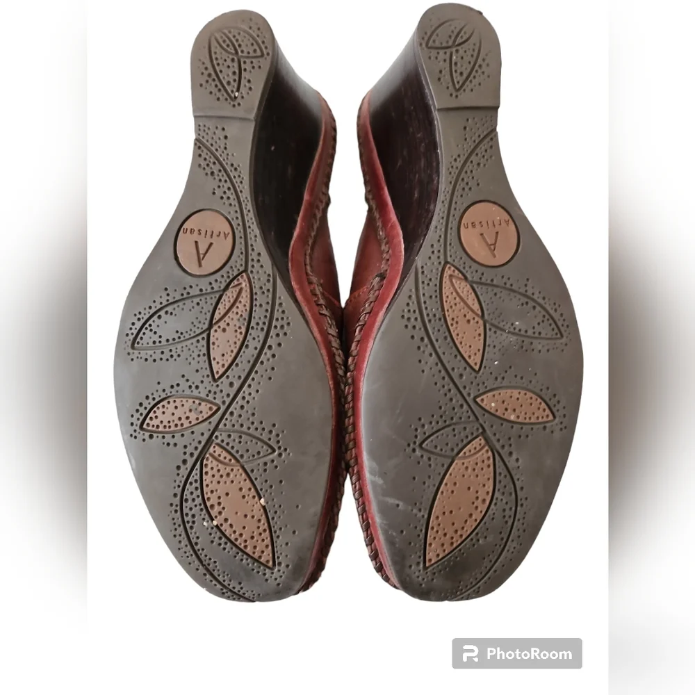 Clarks Artisan Leather 7 1/2 Clogs - Picture 2 of 4